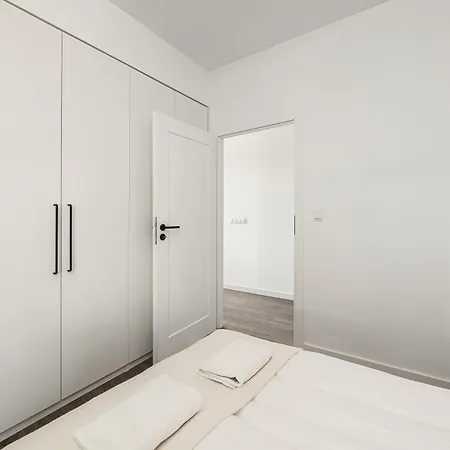 Shortstaypoland Budki Szczesliwickie B197 *